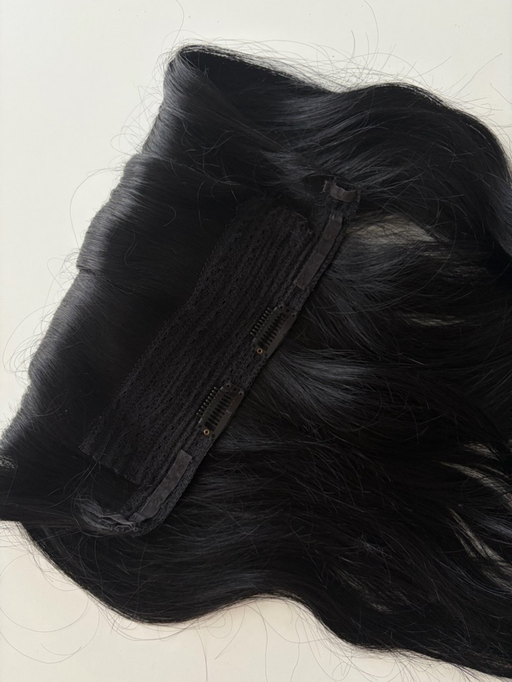 Luxy Hair 20” Jet Black Halo Hair Extensions - Picture 3 of 7